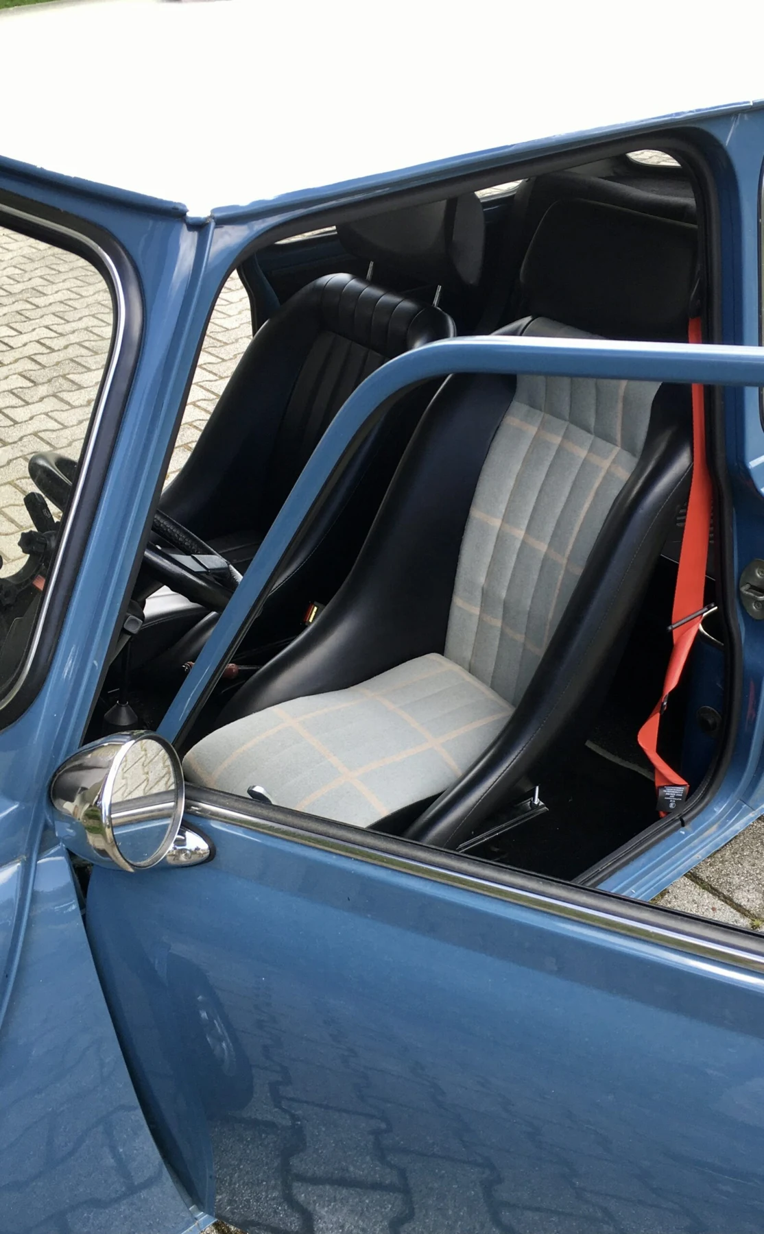 Rénovation de la sellerie d'une vieille voiture