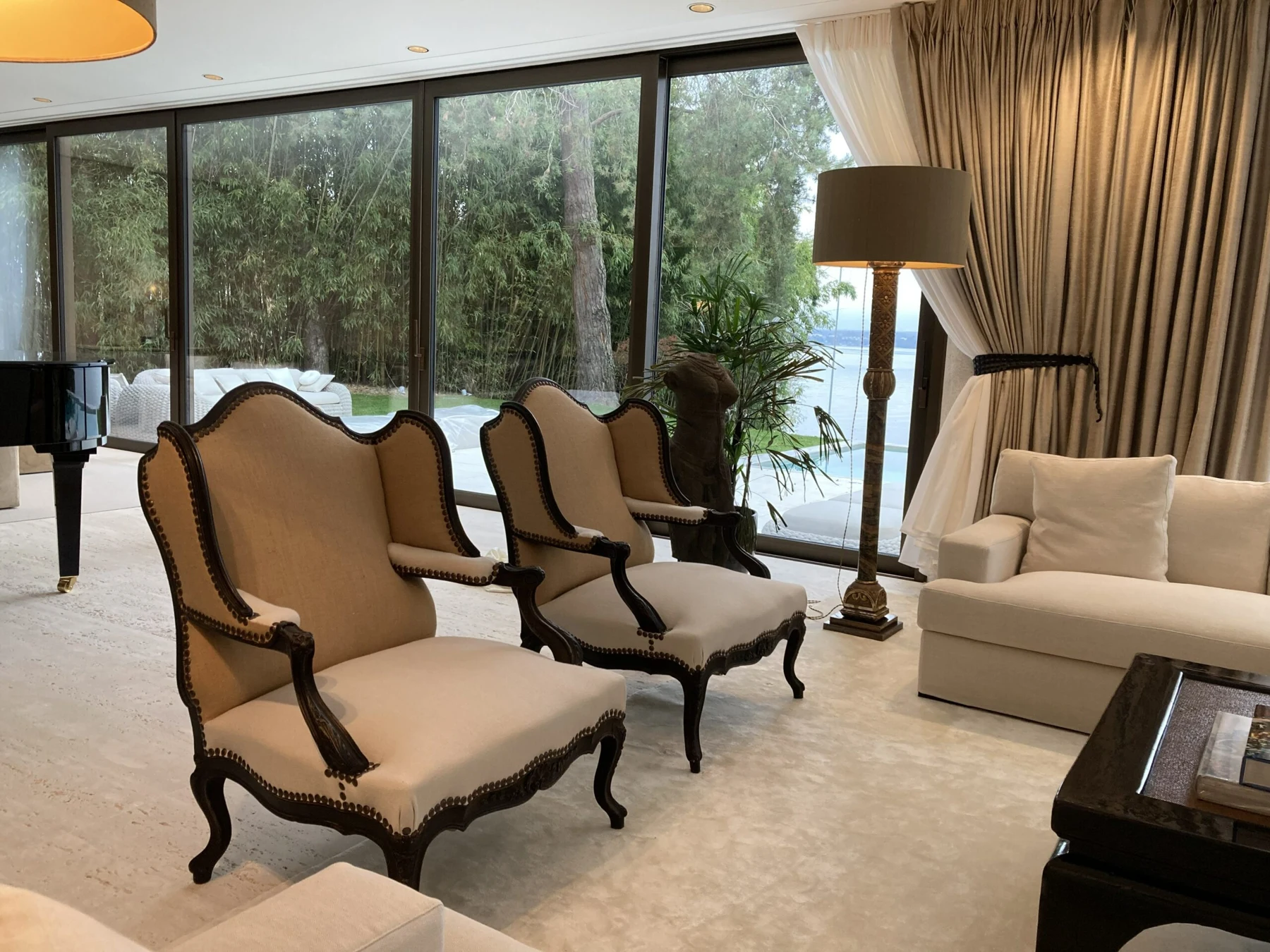Rénovation de 2 fauteuils de salon et rembourrage